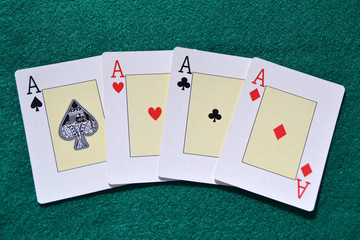 Cartas con cuatro ases