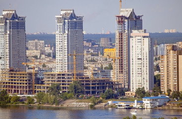 Fototapeta na wymiar Construction of new buildings in Kiev.