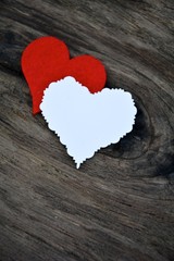 Naklejka na ściany i meble dwa serca na tle drewniane