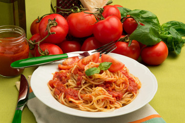 Spaghetti al pomodoro