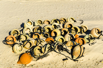 Tontoepfe am Strand von Sousse, Tunesien