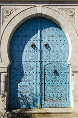 Blaue Tuer in Tunis, Tunesien