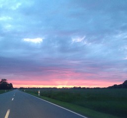 Sonnenaufgang mit dichten Wolken