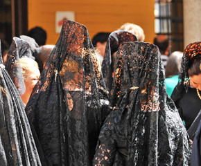 Mujeres con mantilla, Semana Santa de Sevilla, España