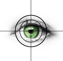 Grünes Auge mit Fadenkreuz