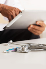 Fototapeta premium Doctor using a digital tablet