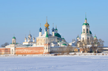 Спасо-Яковлевский Димитриев монастырь в Ростове Великом зимой