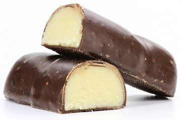 Marzipanbrot isoliert auf weißem Hintergrund