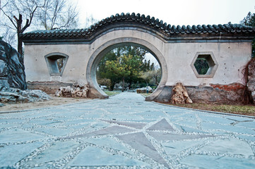 Obraz premium Old gate in Ritan Park, Chaoyang District, Beijing, China