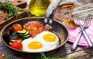 Bacon, eggs and vegetables