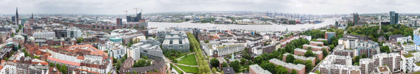 Fototapeta na wymiar Panorama of Hamburg, Germany