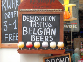 Restaurante de cerveza belga,muestra de cerveza.