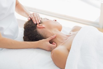 Obraz na płótnie Canvas Woman receiving neck massage in spa