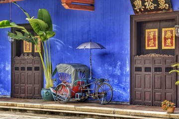 tricycle infront of cheong fatt tze mansion