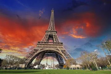 Fotobehang Parijs - La Tour Eiffel. Prachtige zonsondergangkleuren in het winterseizoen © jovannig