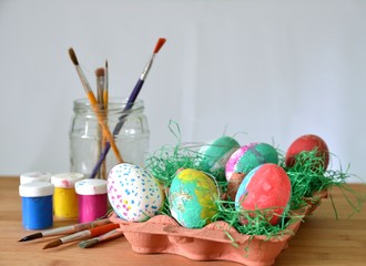 Naklejka premium Ostereier anmalen