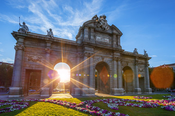 Obraz premium Puerta de Alcala located at Madrid