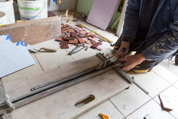 Roter Klinker wird angebracht