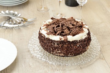 Torta panna e cioccolato farcita