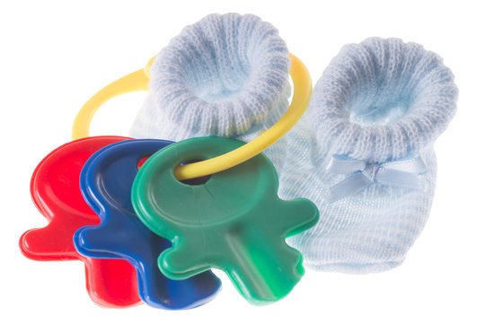 Babyspielzeug und kleine Babyschuhe