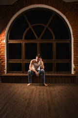 Obraz premium Young male in a desperate attitude