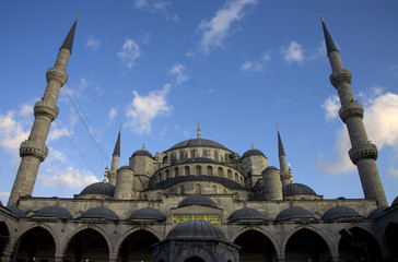 Fototapeta na wymiar Blue sky and blue mosque