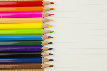 ノートと色鉛筆