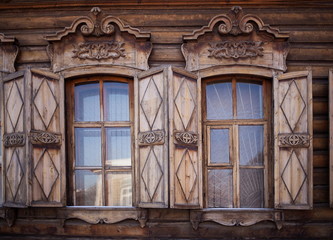 Fototapeta na wymiar Stary drewniany dom w mieście Irkuck