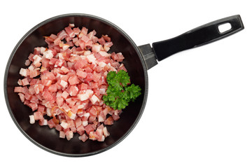 Speckwürfel in Pfanne