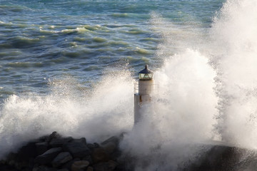 Fototapeta na wymiar lighthouse with rough sea in Camogli