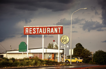 Restaurant sign along Route 66 - 61192526