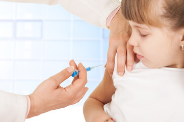 Obraz na płótnie Canvas Girl and vaccine syringe