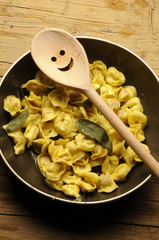 Тортеллини 意大利馄饨 Tortellini 토르텔리니 טורטליני