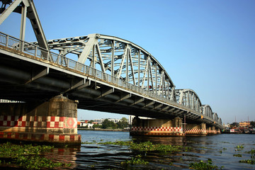 bridge cross river