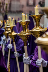 Cirios en procesión