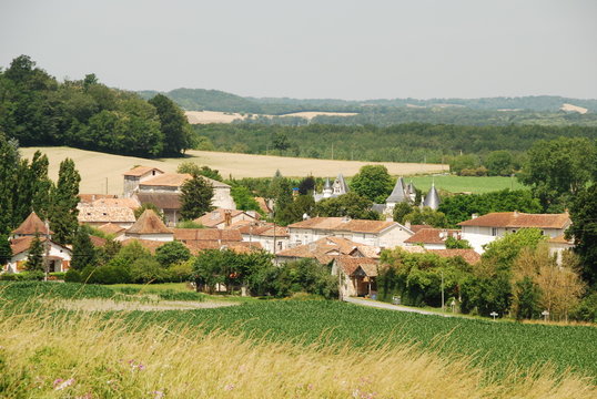 Le village de Champagne en pleine campagne