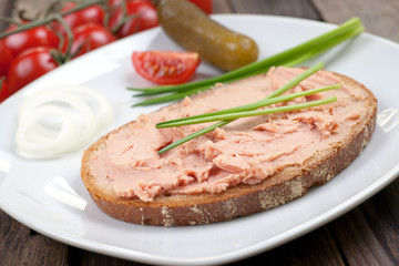Brot mit Teewurst