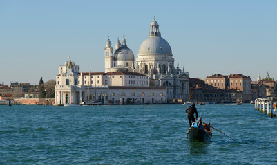 Gondole sur la lagune de Venise