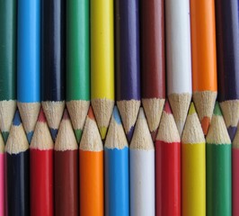 la uni&oacute;n de los lapices de colores