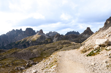 Wanderweg in den Dolomiten - Alpen