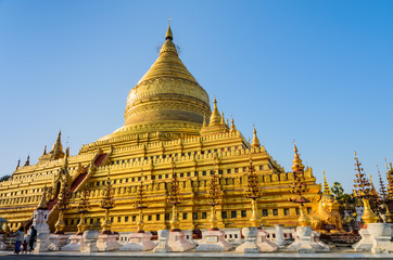 Fototapeta premium Shwezigon pagoda in Bagan, Myanmar
