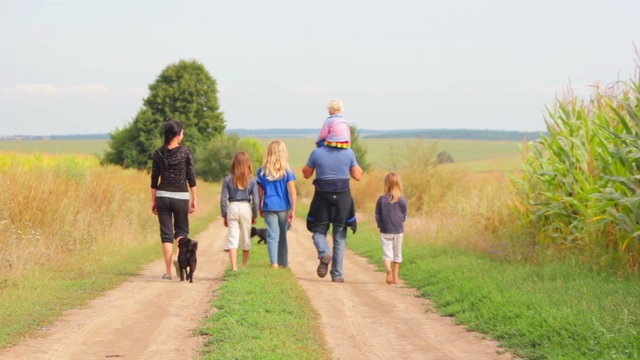 walk a large family