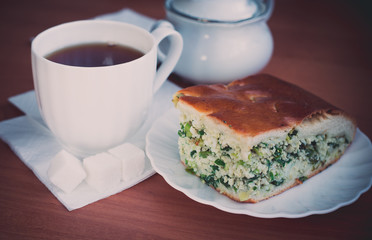 Пирог с луком и яйцом к чаю