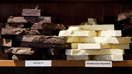 Keuken spatwand met foto Dark and White Chocolate Slabs © searagen