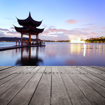 Fototapeta pavilion at nightfall in west lake ，hangzhou ，China