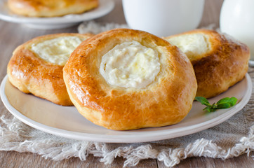 Buns with cottage cheese