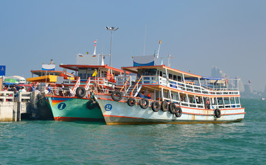 Fototapeta na wymiar Pier.Ships. Thai ferries.