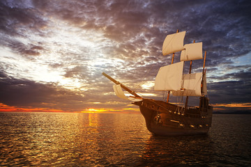 Het oude schip in de zee