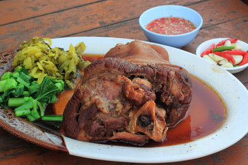 Stewed pork leg