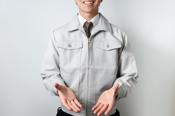 作業着を着た男性